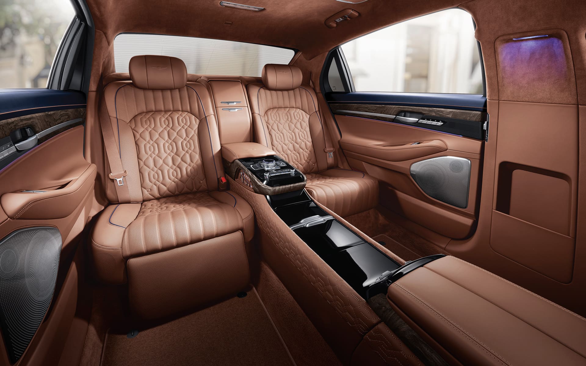 GENESIS G90 Design Features - G-matrix patterned Quadlamps